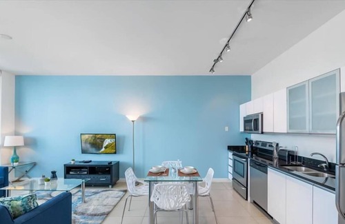 North Beach Apartment | High Floor Apt w Direct Ocean View | Beach Access + Private Balcony
