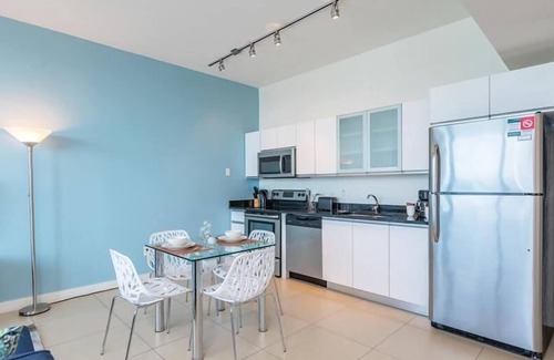 North Beach Apartment | High Floor Apt w Direct Ocean View | Beach Access + Private Balcony