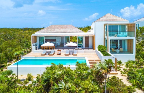 Long Bay Hills Villa | High modern 5 bedroom house with private pool and within steps of the beach