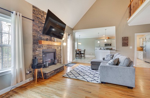 High Point House | High Point Home ~ 1 Mi to Oak Hollow Lake!