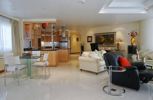 North Pattaya House | High Quality 3-Bed Apartment in Wongamat