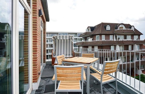 Wangerooge Apartment | High-quality apartment on the North Sea beach with sunny south-facing balconies and beach chair