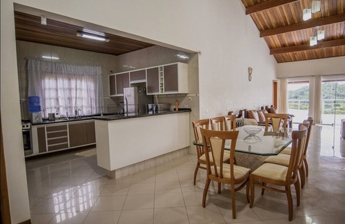 Jardim Flamboyant House | High standard house heated pool