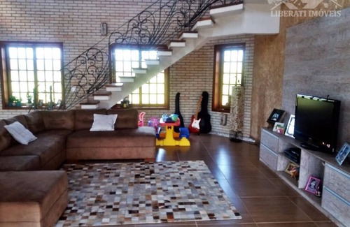 Boituva House | High standard rustic house in gated community