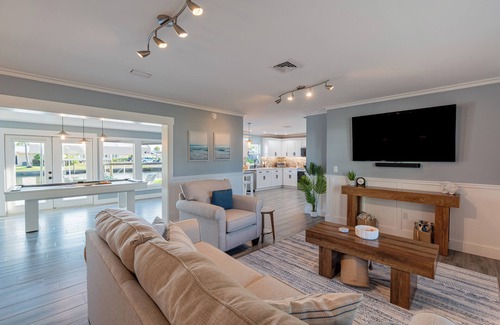South Island House | 🌊🌴High Tide Hideaway | Canal-Front | Private Pool | Tiki Hut | Pet Friendly🐾