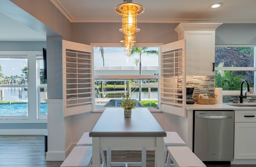 South Island House | 🌊🌴High Tide Hideaway | Canal-Front | Private Pool | Tiki Hut | Pet Friendly🐾