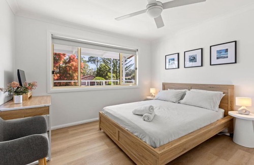 Sanctuary Point House | High Tide - Pet Friendly with Fire Pit