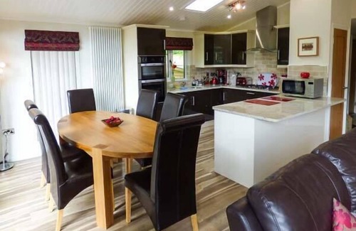 Troutbeck Bridge Cottage | HIGH VIEW LODGE, family friendly, with pool in White Cross Bay
