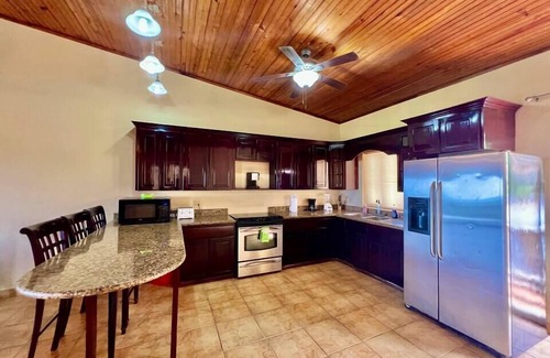 West End Apartment | High Views @ West End, Roatan