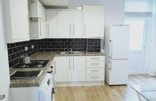 Islington Condo | Highbury 2-Bed Condo