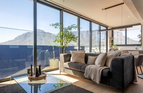 Cape Town City Centre Apartment | Highest Penthouse in City - Pool and Panoramic Views