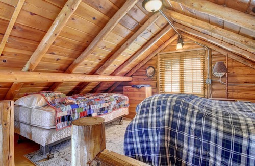 Lyons Cabin | Highland Glen Cabins-since 1961-Enjoy 300' of private river frontage