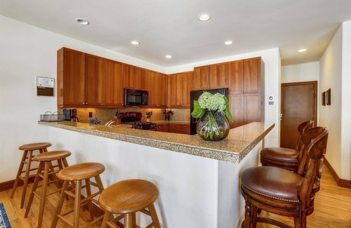 The Highlands House | Highland Greens 71: Townhome In Breckenridge, Private Hot Tub with Great View.