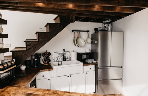 Smithville Cabin | Highland Views at Five Meadows Farms