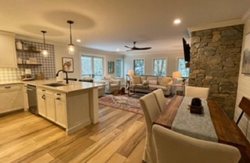 Highlands House | Highlands! Amazing Location, Enjoy Comfort, Style & Dog Friendly!