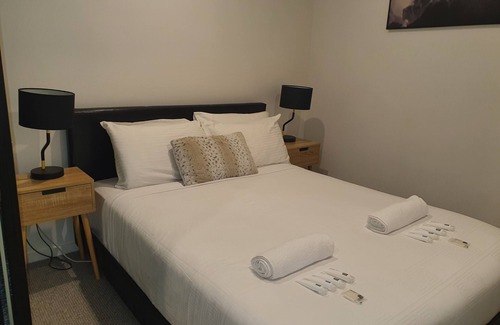 Abbotsford Apartment | Highly praised! Kid-Friendly 2BR Inner City oasis | Gym, Heated Pool & Fast WiFi