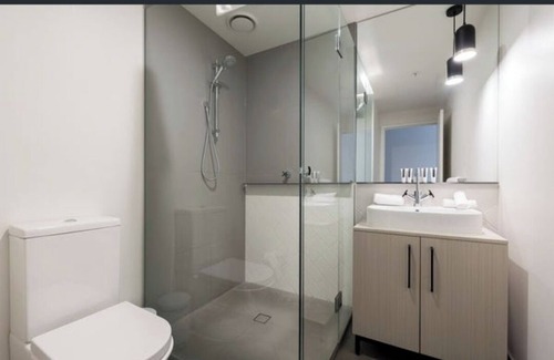 Abbotsford Apartment | Highly praised! Kid-Friendly 2BR Inner City oasis | Gym, Heated Pool & Fast WiFi