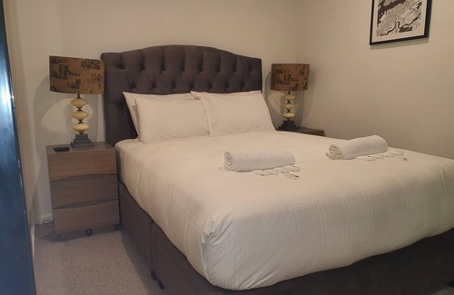 Abbotsford Apartment | Highly praised! Kid-Friendly 2BR Inner City oasis | Gym, Heated Pool & Fast WiFi