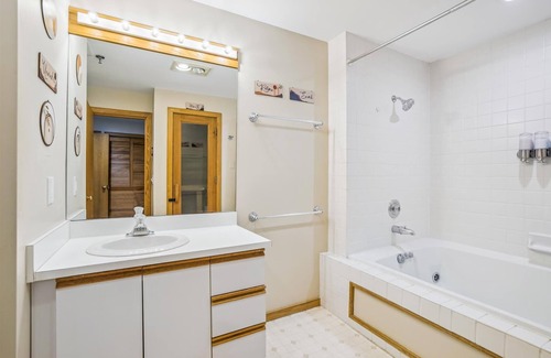 Central Vermont- Killington Condo | Highridge E5 located at the base of Killington Mountain moments from the base lodges