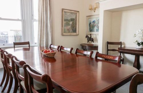 Scarborough House | Highview