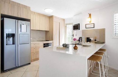 Alexandra Headland Apartment | Highwater Haven - Ocean View Apartment! 300m to Beach. Pet Friendly