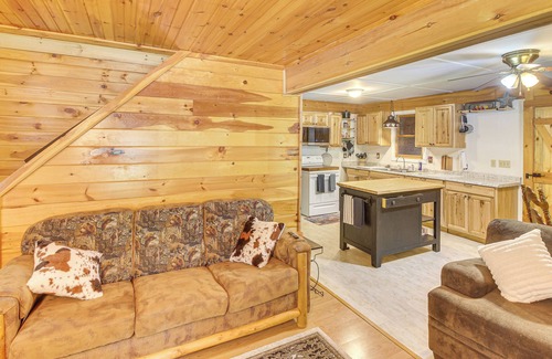 Jamestown Cottage | Hike, Ride & Unwind: Secluded Retreat in Jamestown