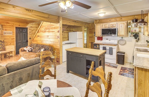 Jamestown Cottage | Hike, Ride & Unwind: Secluded Retreat in Jamestown