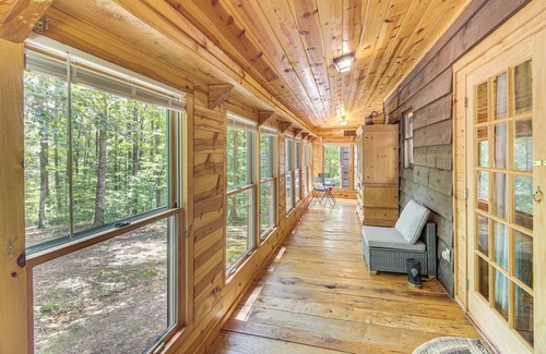 Jamestown Cottage | Hike, Ride & Unwind: Secluded Retreat in Jamestown