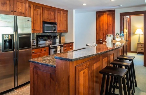 Whistler Creekside Apartment | Hike + Ski | Elegant Suite + Cozy Fireplace