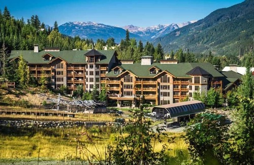 Whistler Creekside Apartment | Hike + Ski | Elegant Suite + Cozy Fireplace