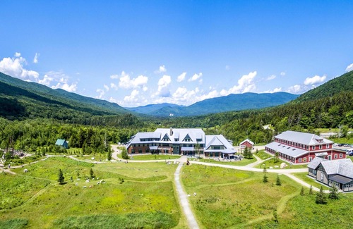 Bretton Woods Condo | Hike the Whites! Free Breakfast, Shared Bath, Hike/Ski trail Access