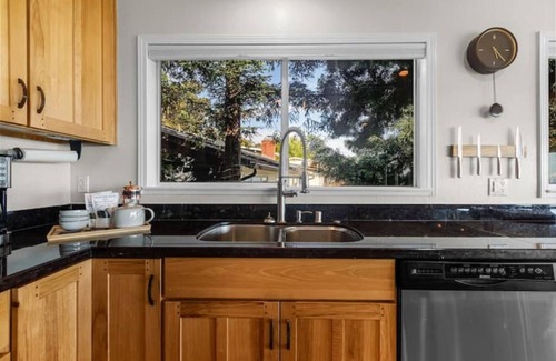 Oakland House | Hiking, Biking & Bay Area Views!