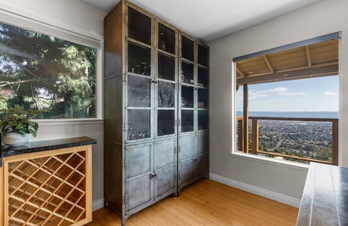 Oakland House | Hiking, Biking & Bay Area Views!