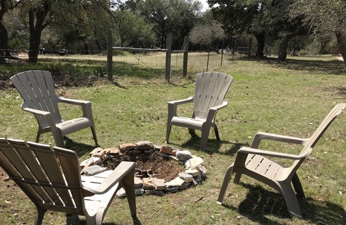 Dripping Springs Apartment | Hill Country Retreat at Lazy Llama Ranch