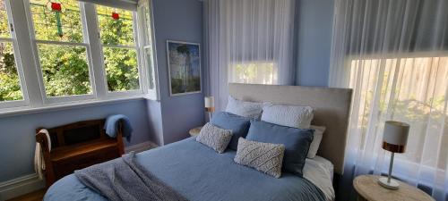 West Hobart House | Hill House Hobart - Charming home, stunning views close to city