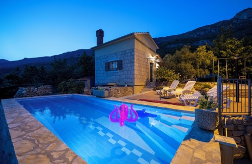 Kastel Kambelovac House | Hill Pool House, Kaštel Kambelovac Retreat