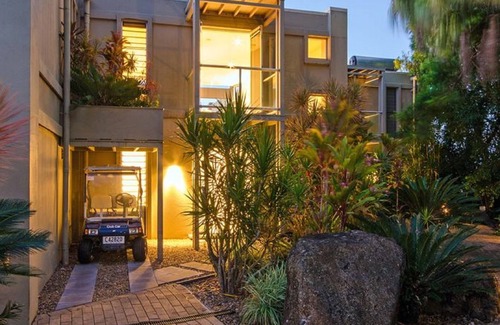 Hamilton Island Villa | Hill Top Villas -Central Location, With Great View