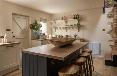 Burford House | Hill View