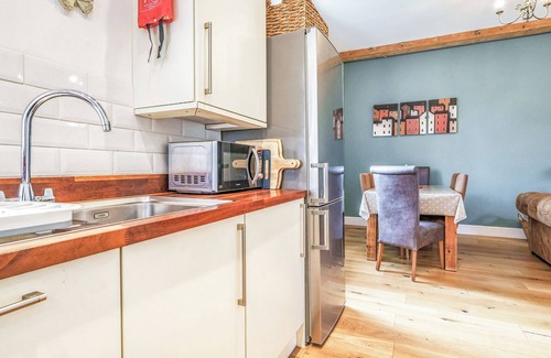 Blythburgh Cottage | HILLCREST, BLYTHBURGH, family friendly, with pool in Southwold