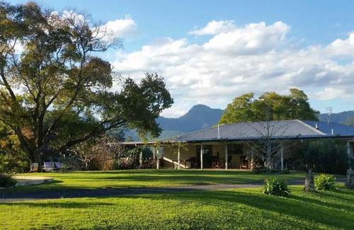 Upper Crystal Creek Bed & Breakfast | Hillcrest Mountain View Retreat