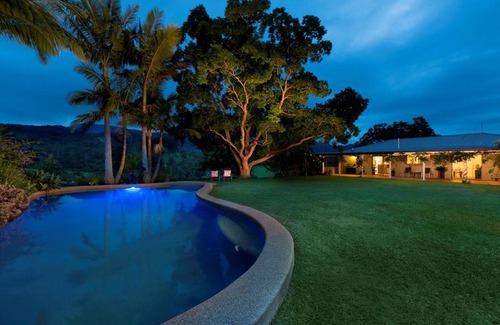 Upper Crystal Creek Bed & Breakfast | Hillcrest Mountain View Retreat