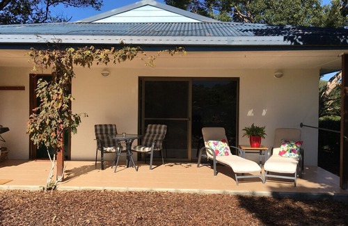 Upper Crystal Creek Cottage | Hillcrest Mountain View Retreat