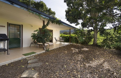 Upper Crystal Creek Cottage | Hillcrest Mountain View Retreat
