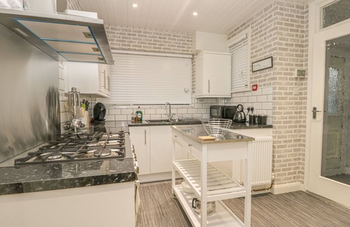 Scarborough House | HILLCREST, pet friendly, character holiday cottage in Scarborough