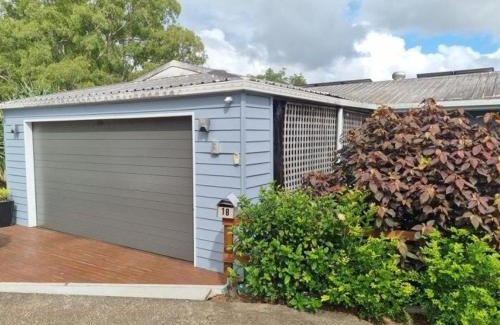 Tweed Heads South House | Hillcrest Retreat with River Views