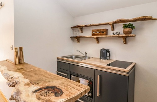 Burlescombe Cottage | HILLFARROW HIDEAWAY, pet friendly, with a garden in Uffculme