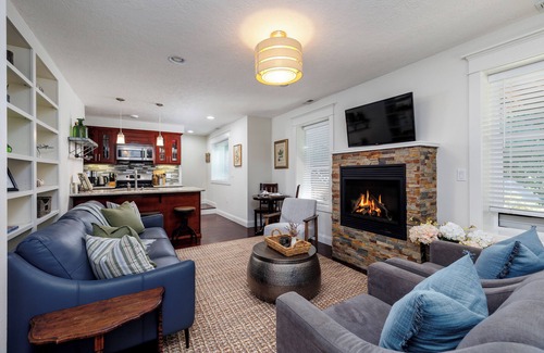Bull Mountain Apartment | Hillshire Guest Suite Available November 24th
