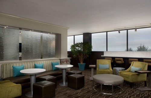 Newport House | Hillside 2 Queens Unit, Pool, Ocean View, Minutes To Oregon Coast Aquarium!