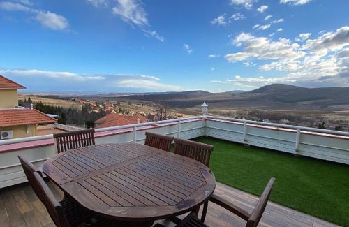Dunaszentmiklos Apartment | Hillside Apartman