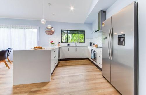 Airlie Beach House | Hillside Haven - Airlie Beach